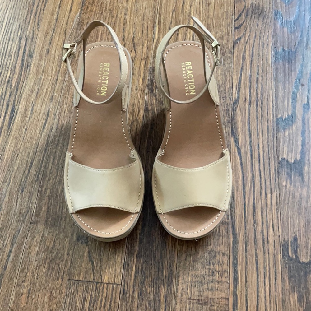 Kenneth Cole Reactions lightweight nude/tan wedges women size 5 1/2